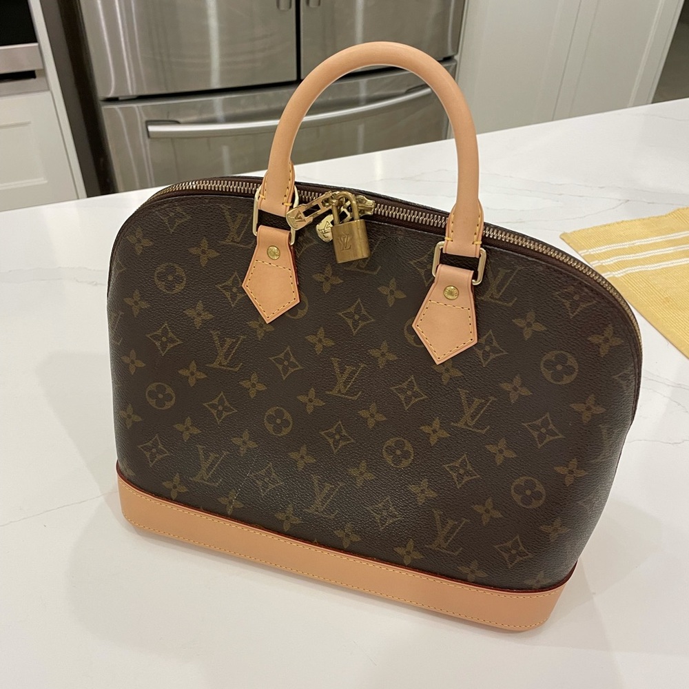 💙SOLD 💙Authentic Louis Vuitton Alma PM